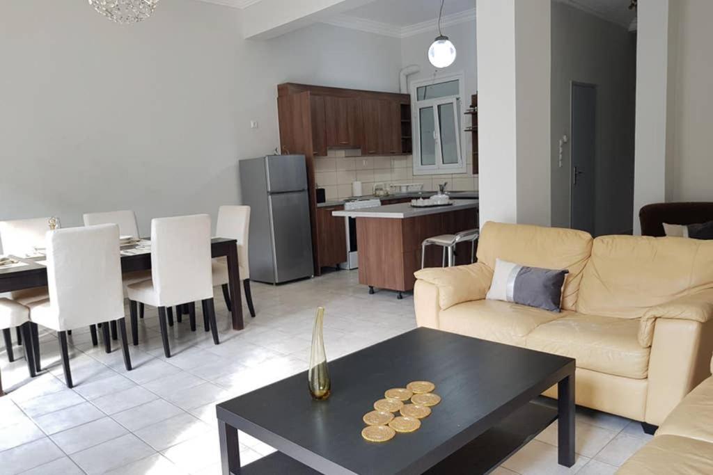 A Great Stay At A Comfortable Large Apartment Atény Exteriér fotografie